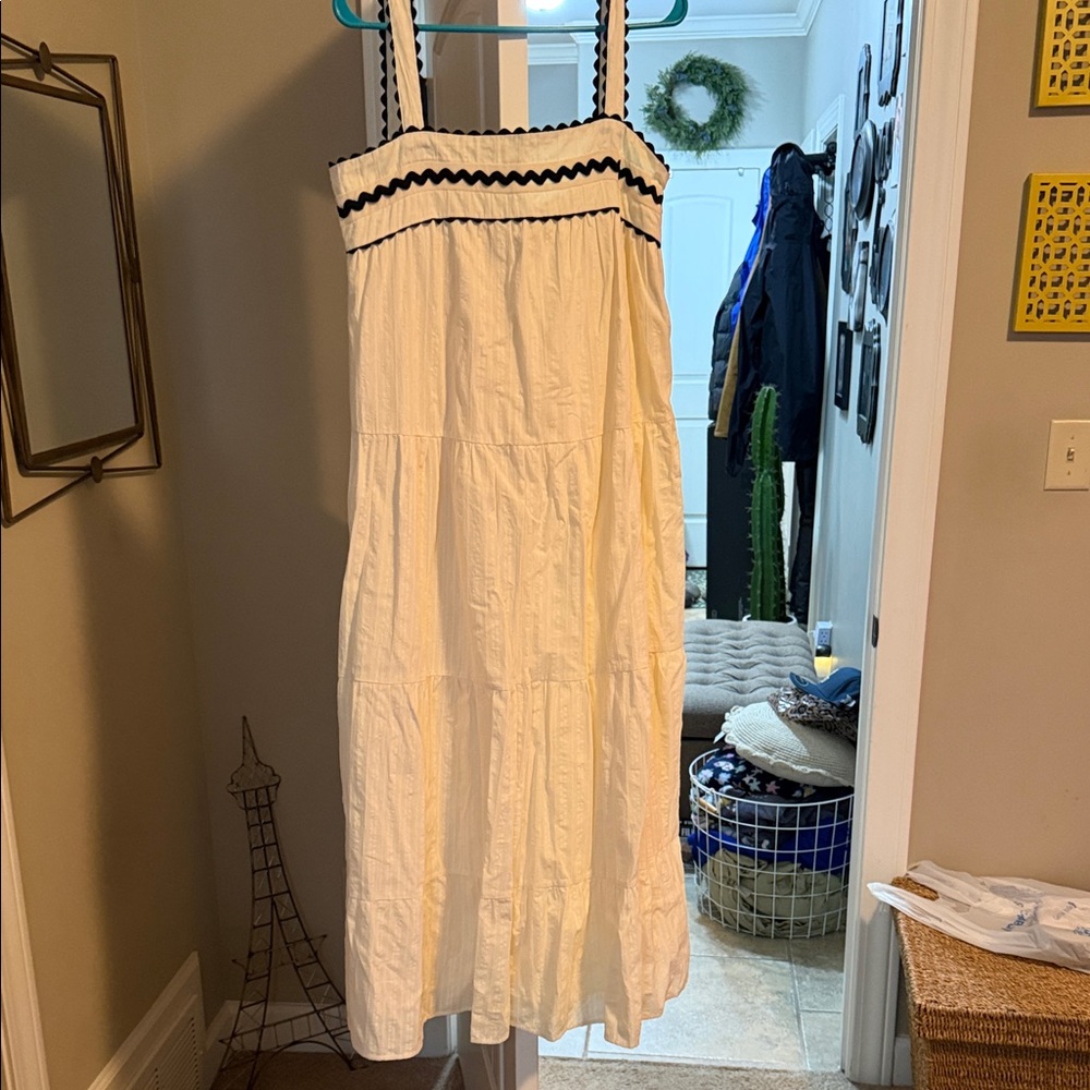 Elegant cream full  Maxi Dress with black Rick Rack. NWT. Sz L